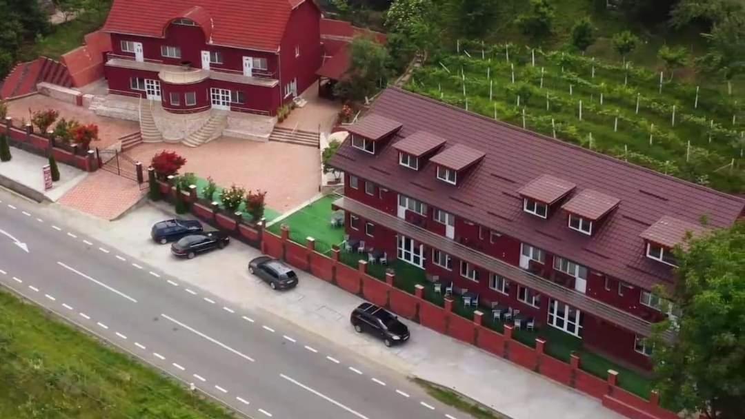 Red House Orşova Exterior foto